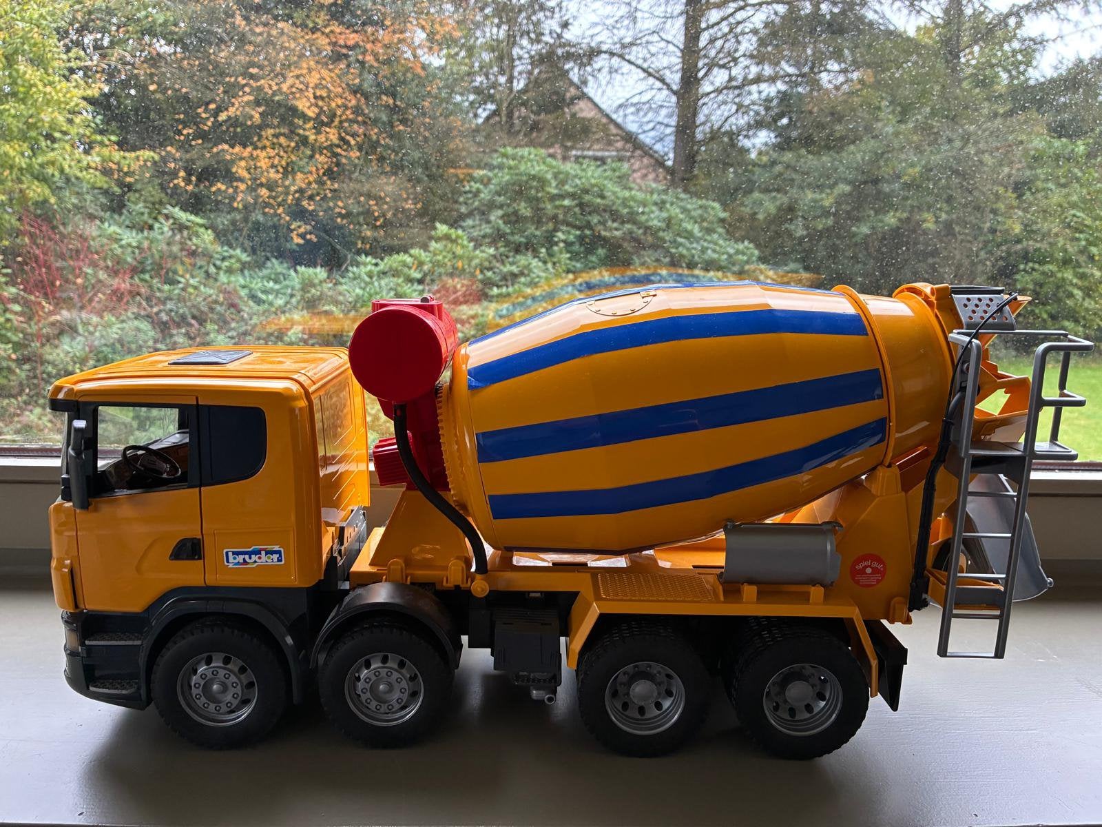 Bruder Scania vrachtwagen met betonmixer, Ophalen, Zo goed als nieuw