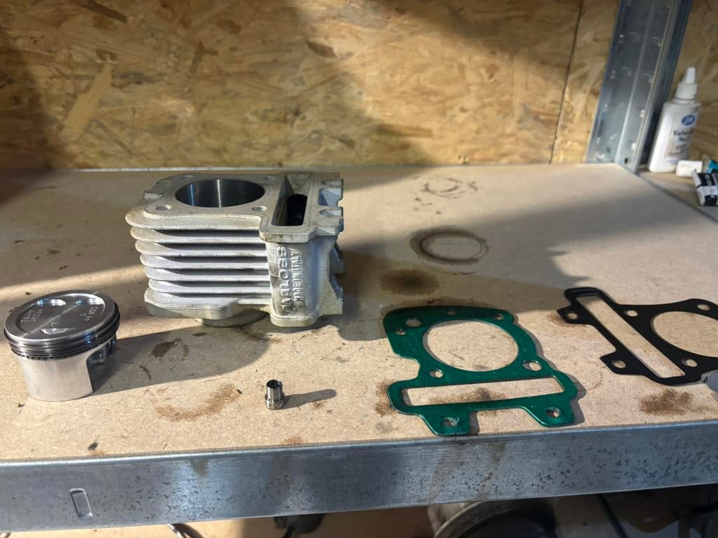 Malossi 80cc cilinder zip euro 5, Fietsen en Brommers, Ophalen, Zo goed als nieuw, Cilinder, Piaggio