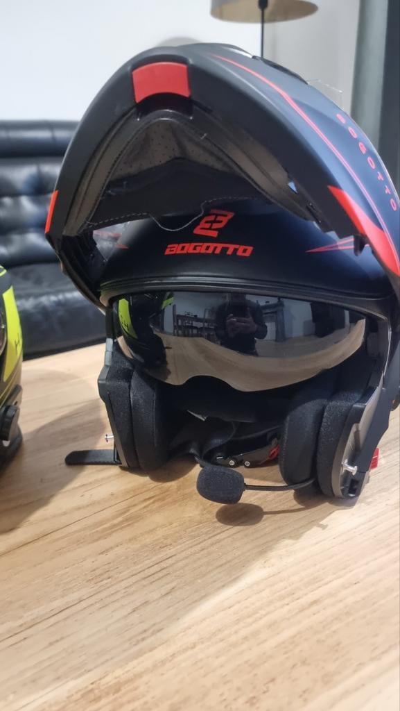 2 bijna nieuwe Motorhelmen/m.Bluetooth te verkopen per helm, Overige merken, Systeemhelm, Dames, Ophalen of Verzenden