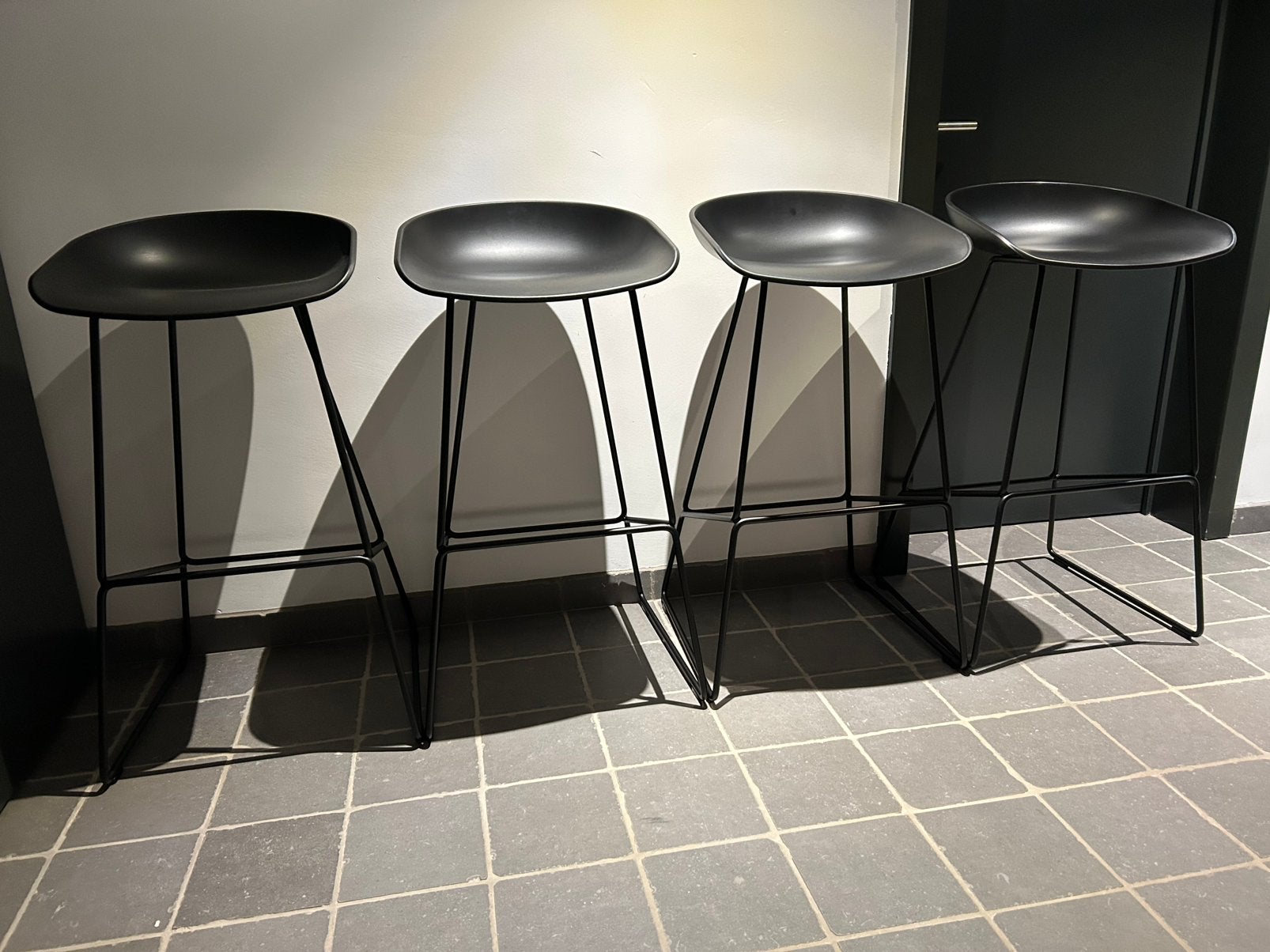 4 tabourets HAY, Avec repose-pieds, 4 tabourets, Comme neuf, Enlèvement
