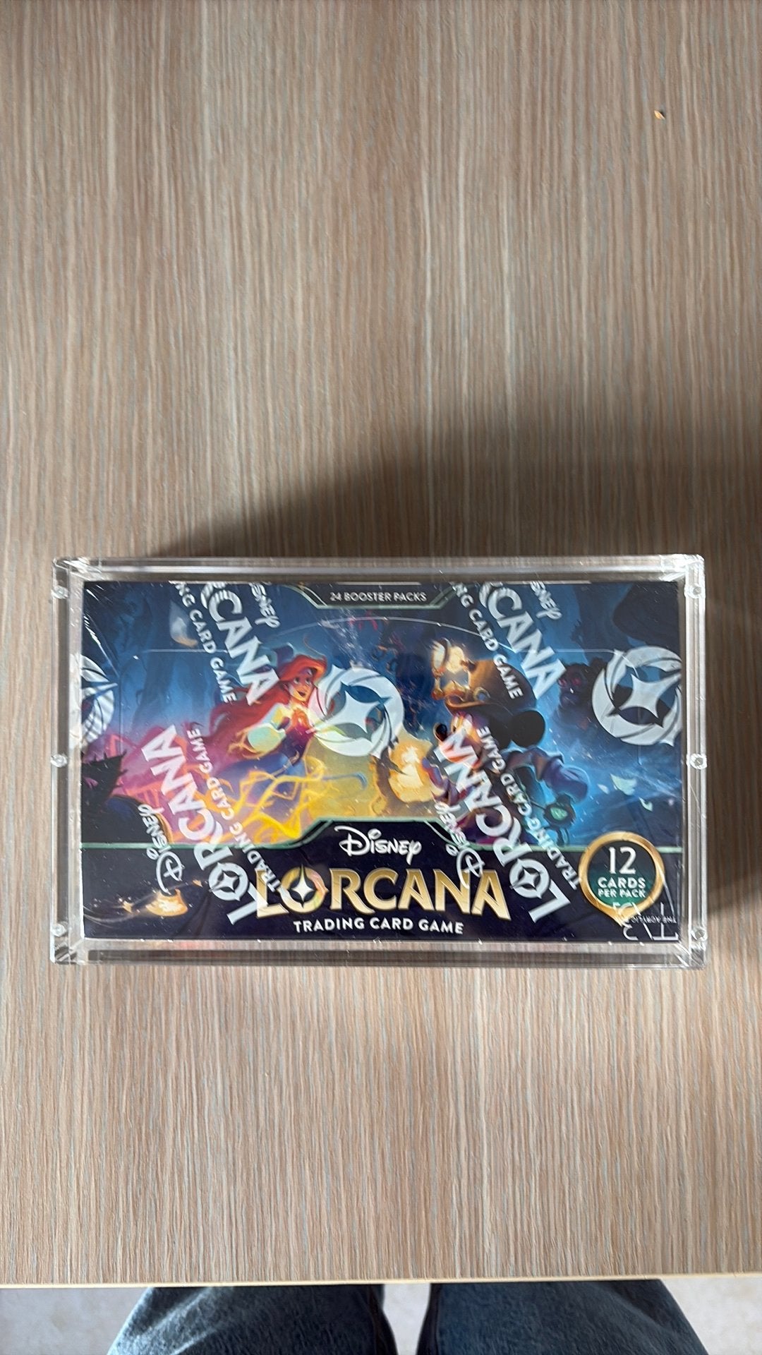 Lorcana Whispers in the well booster box met acryl, Hobby en Vrije tijd, Ophalen of Verzenden, Zo goed als nieuw, Booster