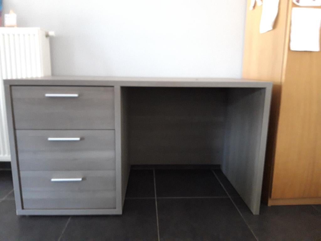 Robuust en splinternieuw bureau, Huis en Inrichting, Bureaus, Ophalen, Nieuw, Grijs, Hout