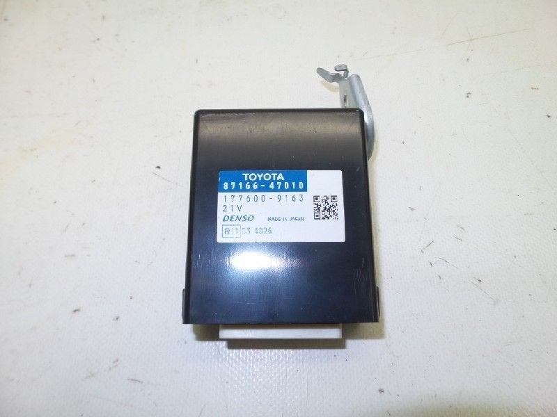 RELAIS Toyota Prius (ZVW3) (|8716647010|1776009163|), Gebruikt, Toyota