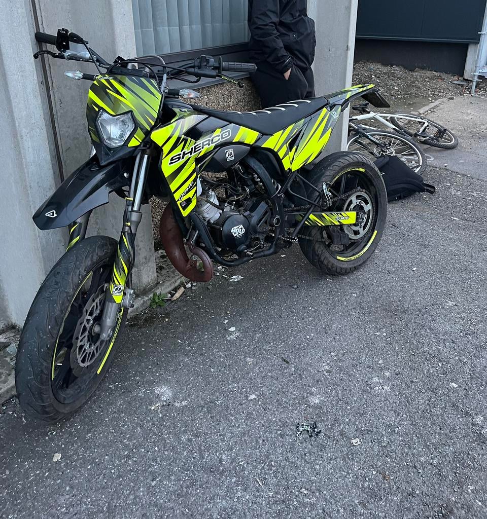 Sherco 50 cc, Fietsen en Brommers, Ophalen, Zo goed als nieuw