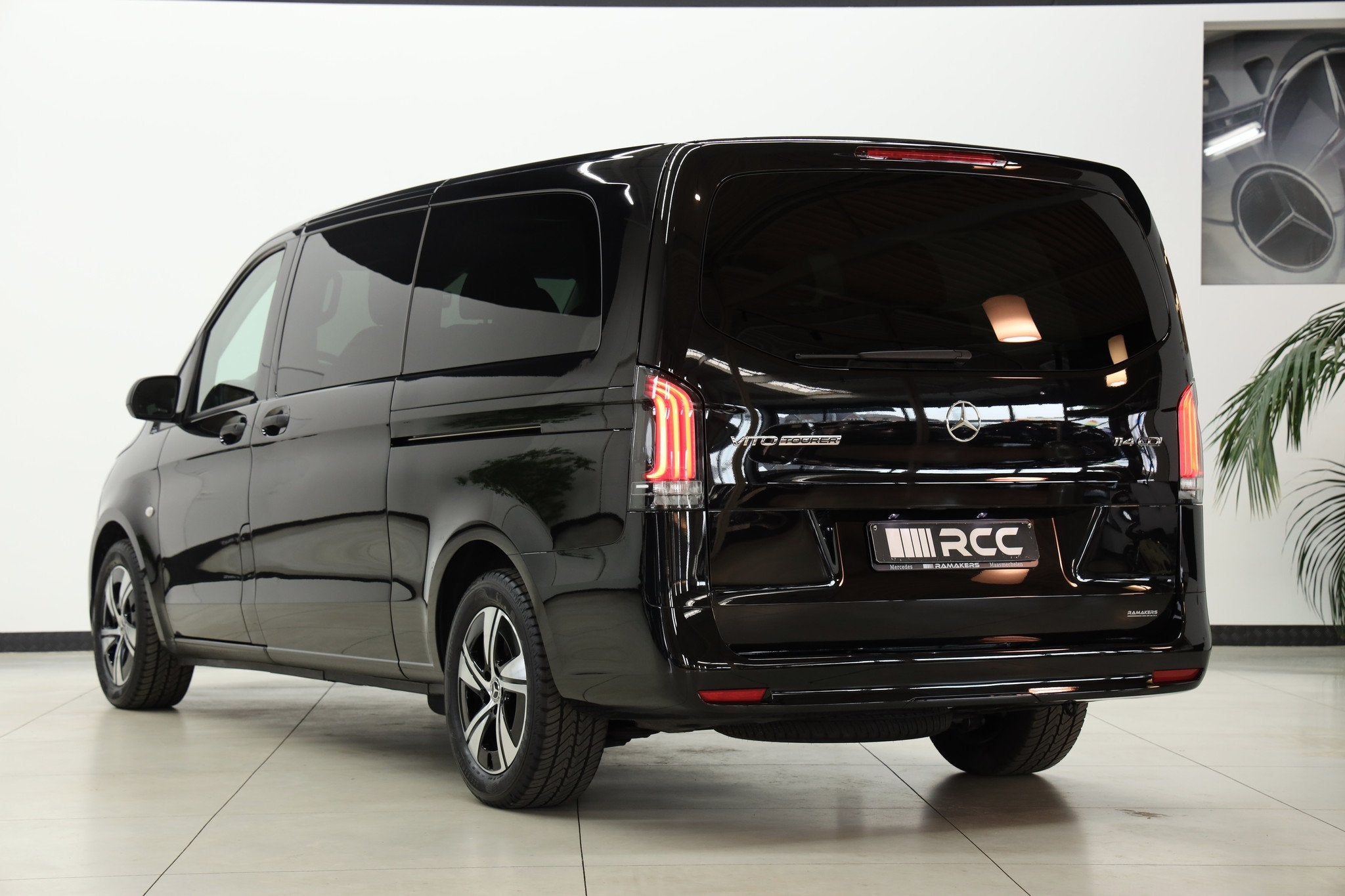 Mercedes-Benz Vito 114 CDI L3 Tourer 9-zit AUTOMAAT Multibea, Auto's, Gebruikt, Zwart, 4 cilinders, Zwart