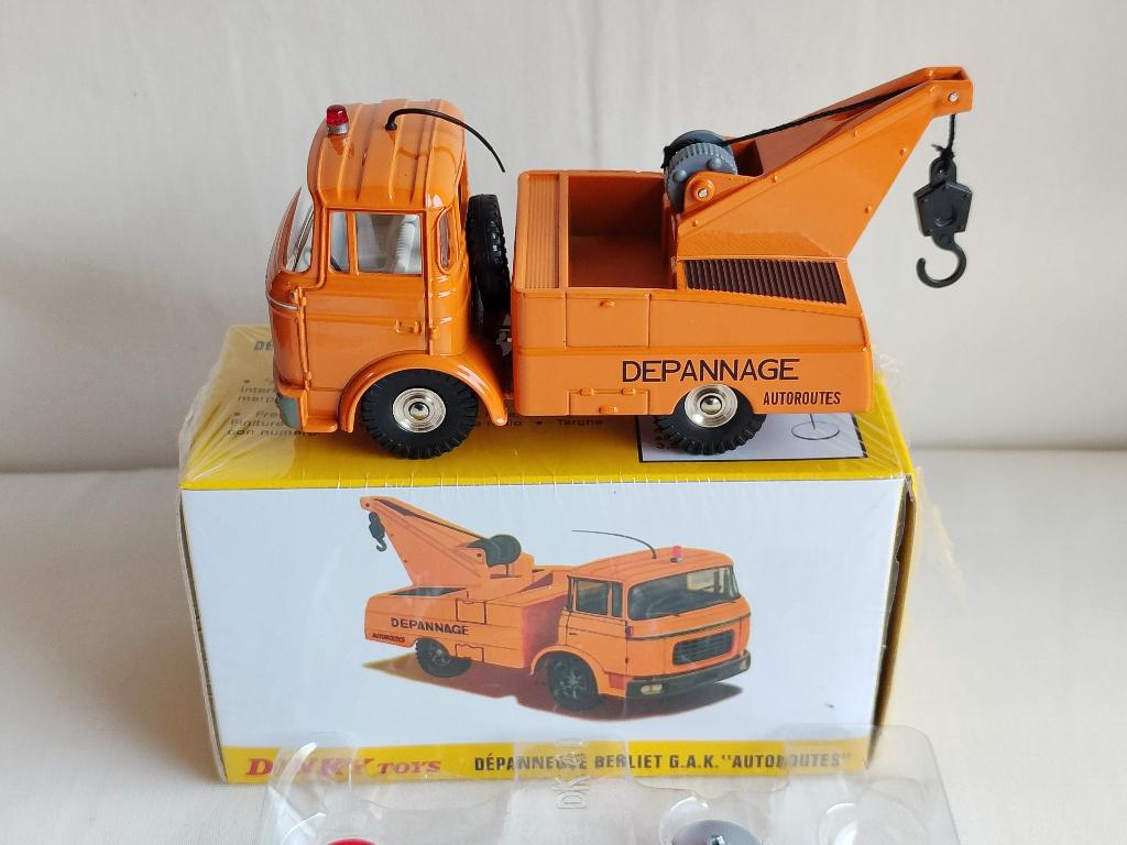 Dinky Atlas _ Berliet takelwagen GAK Highways_ ref. 589A., Ophalen of Verzenden, Nieuw, Bus of Vrachtwagen, Dinky Toys