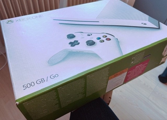 X-box One 500 GB/Go + 2 controllers + kabels + 11 spelen, Games en Spelcomputers, Ophalen, 500 GB