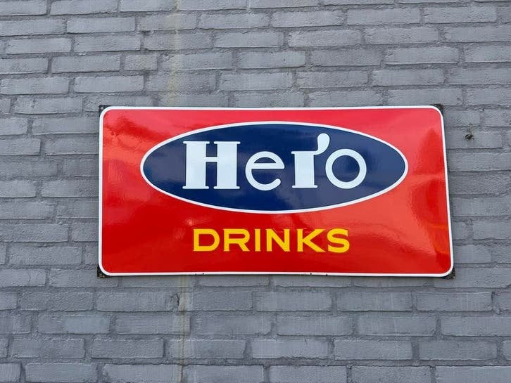 Vintage Hero Drinks Emaille Reclamebord
