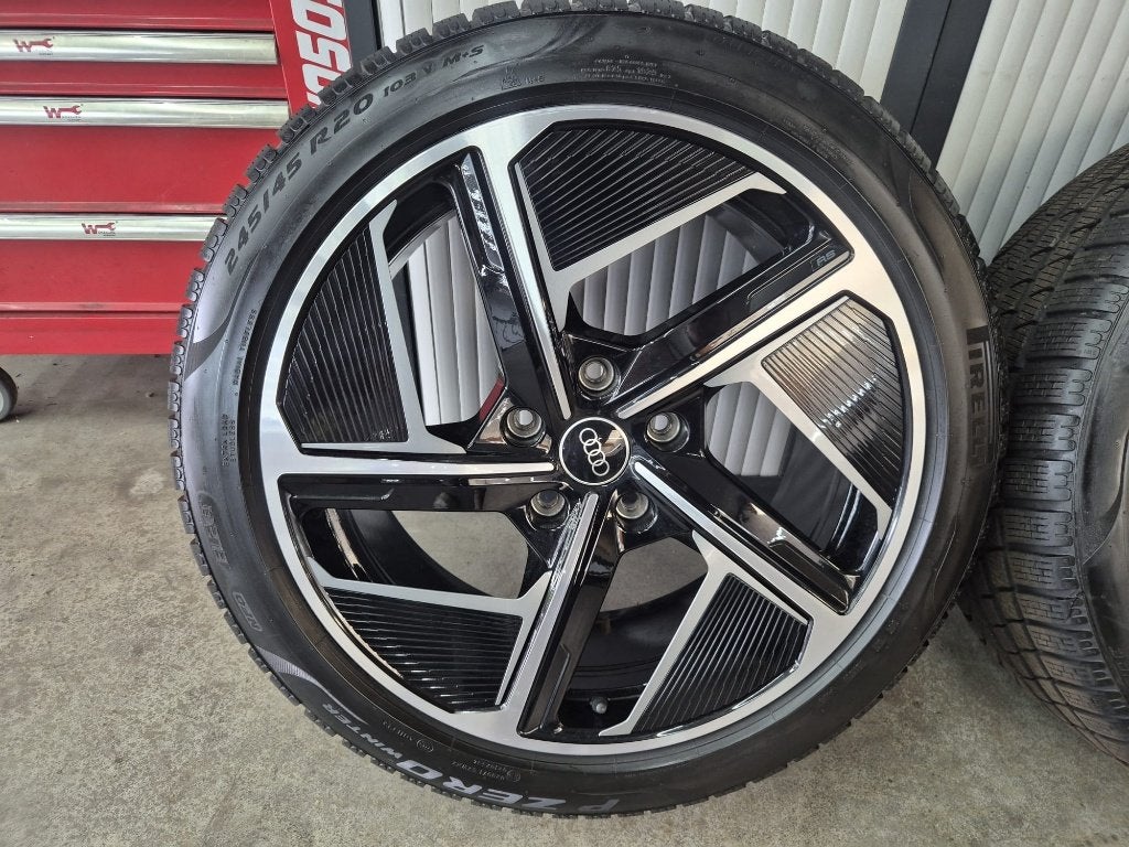 Jantes OEM AUDI E-TRON RS GT 20" avec pneus Pirelli., Autos : Pièces & Accessoires, Véhicule de tourisme, Pneu(s), Enlèvement