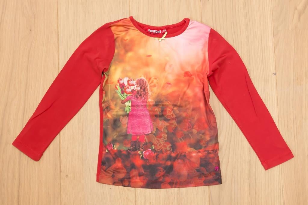 Rode bloemen T-shirt Someone, maat 110, Kinderen en Baby's, Kinderkleding | Maat 110, Gebruikt, Meisje, Ophalen of Verzenden, Someone