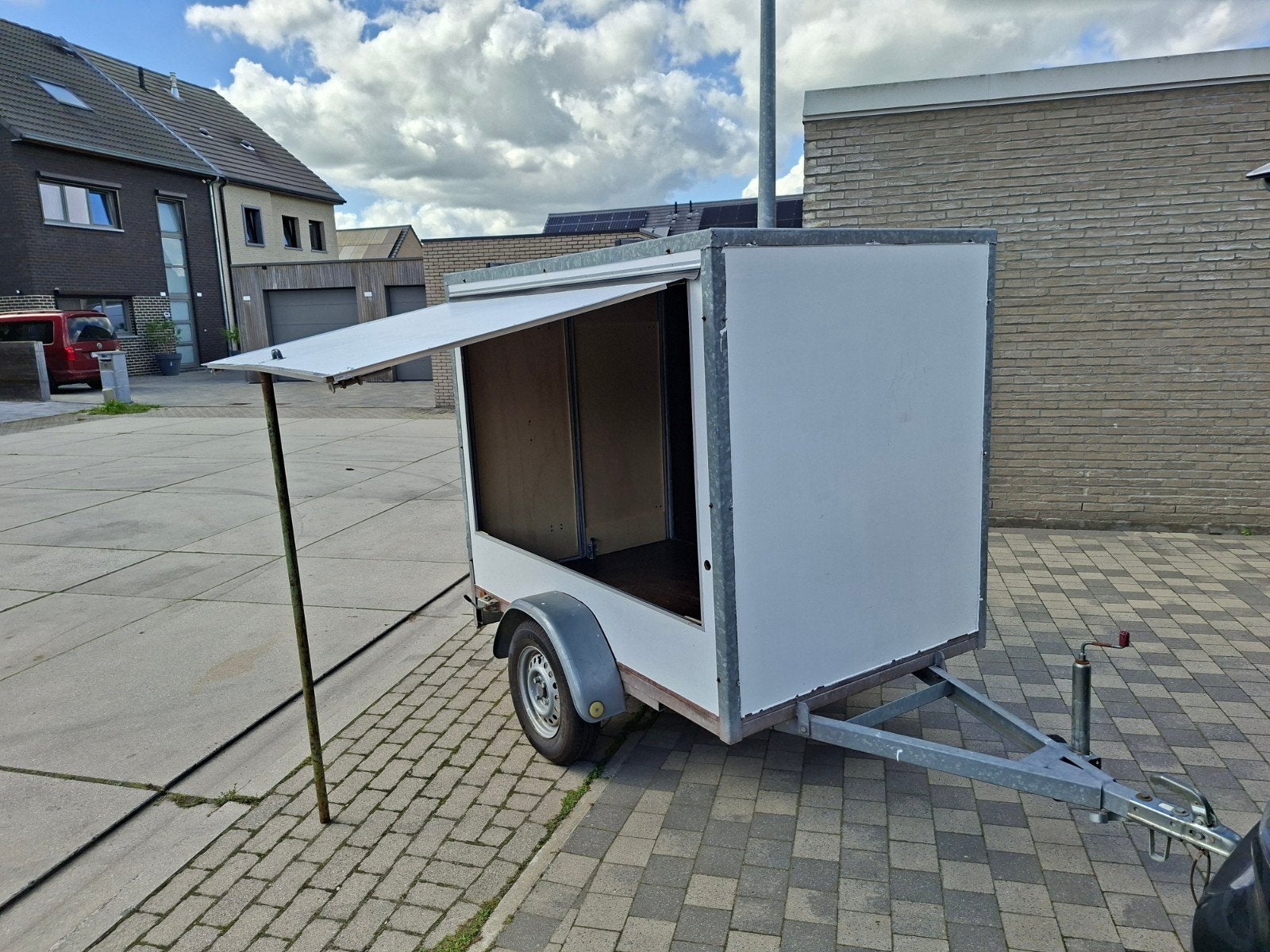 ongeremde gesloten aanhängwagen met zijklep 1250euro, Enlèvement