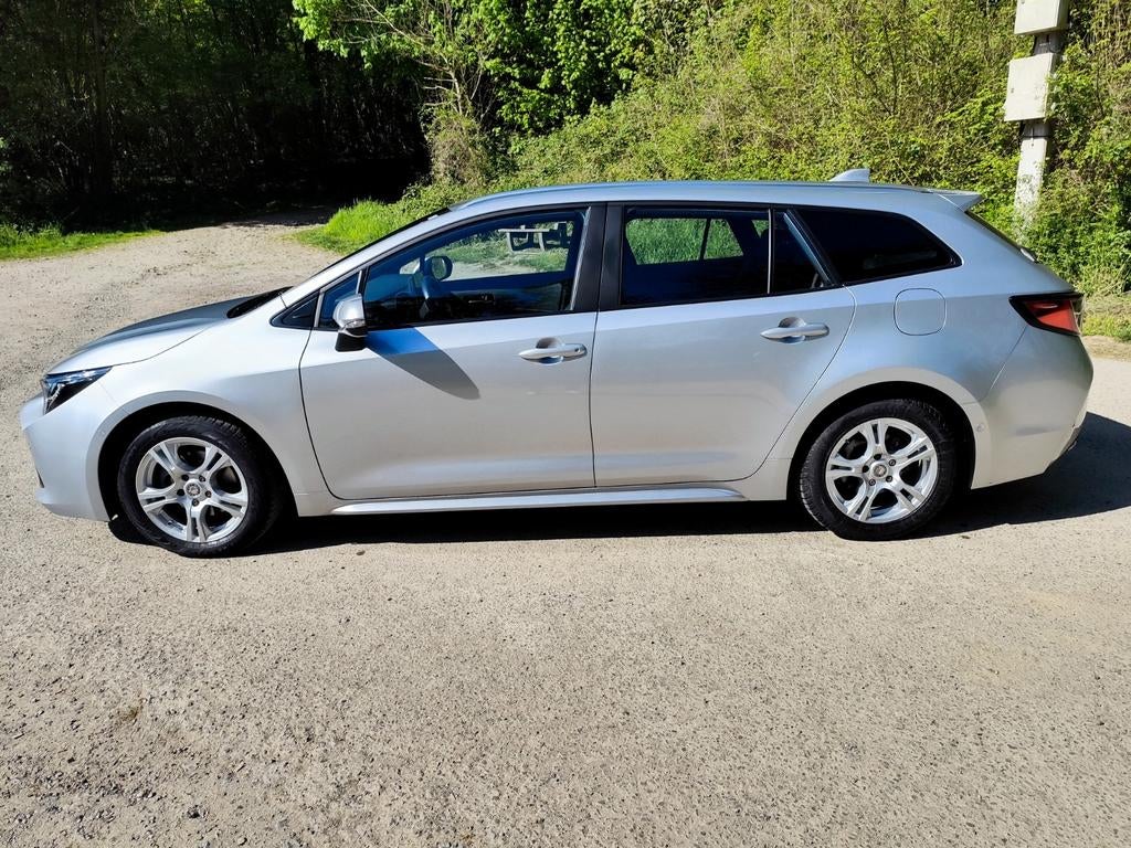 Toyota Corolla TS 2023 hybride 122pk E21, Auto's, Toyota, Stof, 4 cilinders, 1290 kg, Corolla