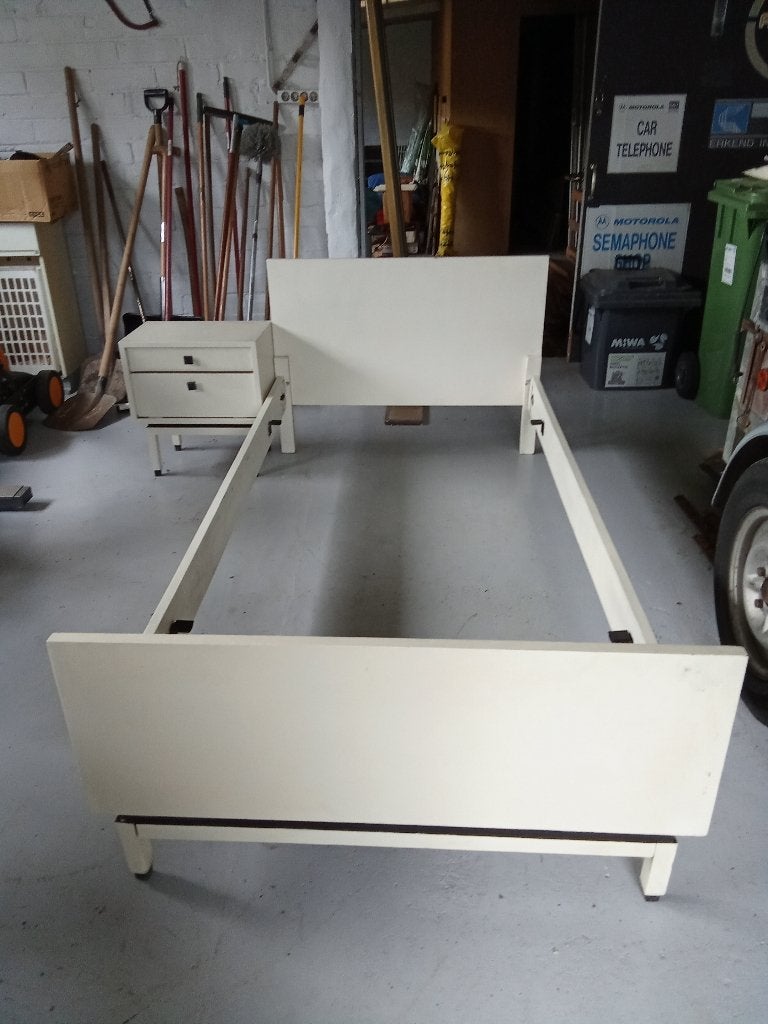 Vintage eenpersoonsbed met bijhorend nachtkastje, Huis en Inrichting, Slaapkamer | Bedden, Ophalen, Gebruikt, 90 cm, Eenpersoons