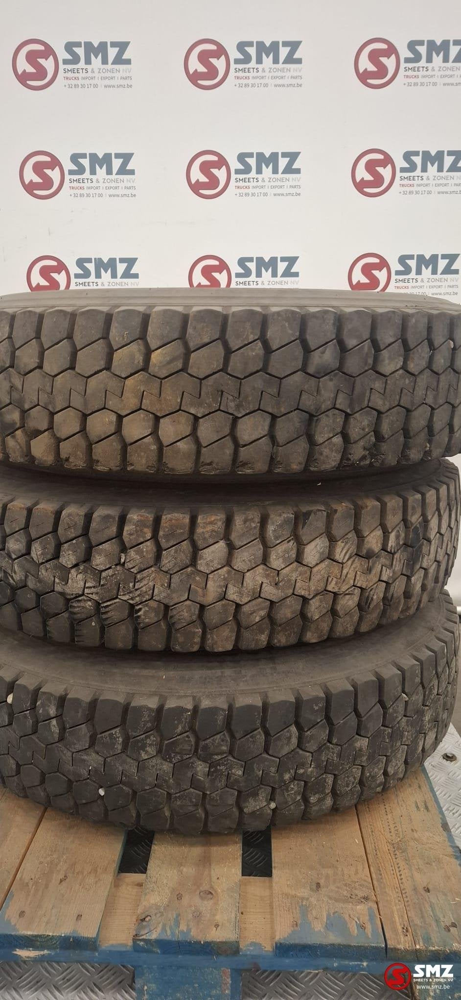 Occ Pneu de camion Dunlop 10.00R20, Utilisé, Autres marques, Autres pièces automobiles