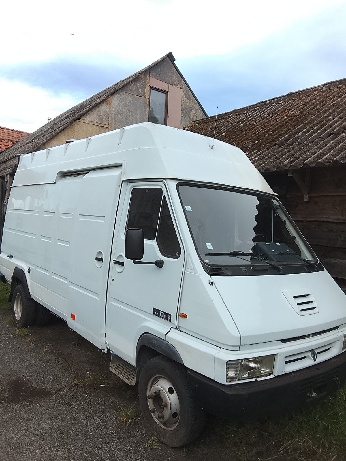 Mobilhome Renault B110  gekeurd voor verkoop rijbewijs C, Particulier
