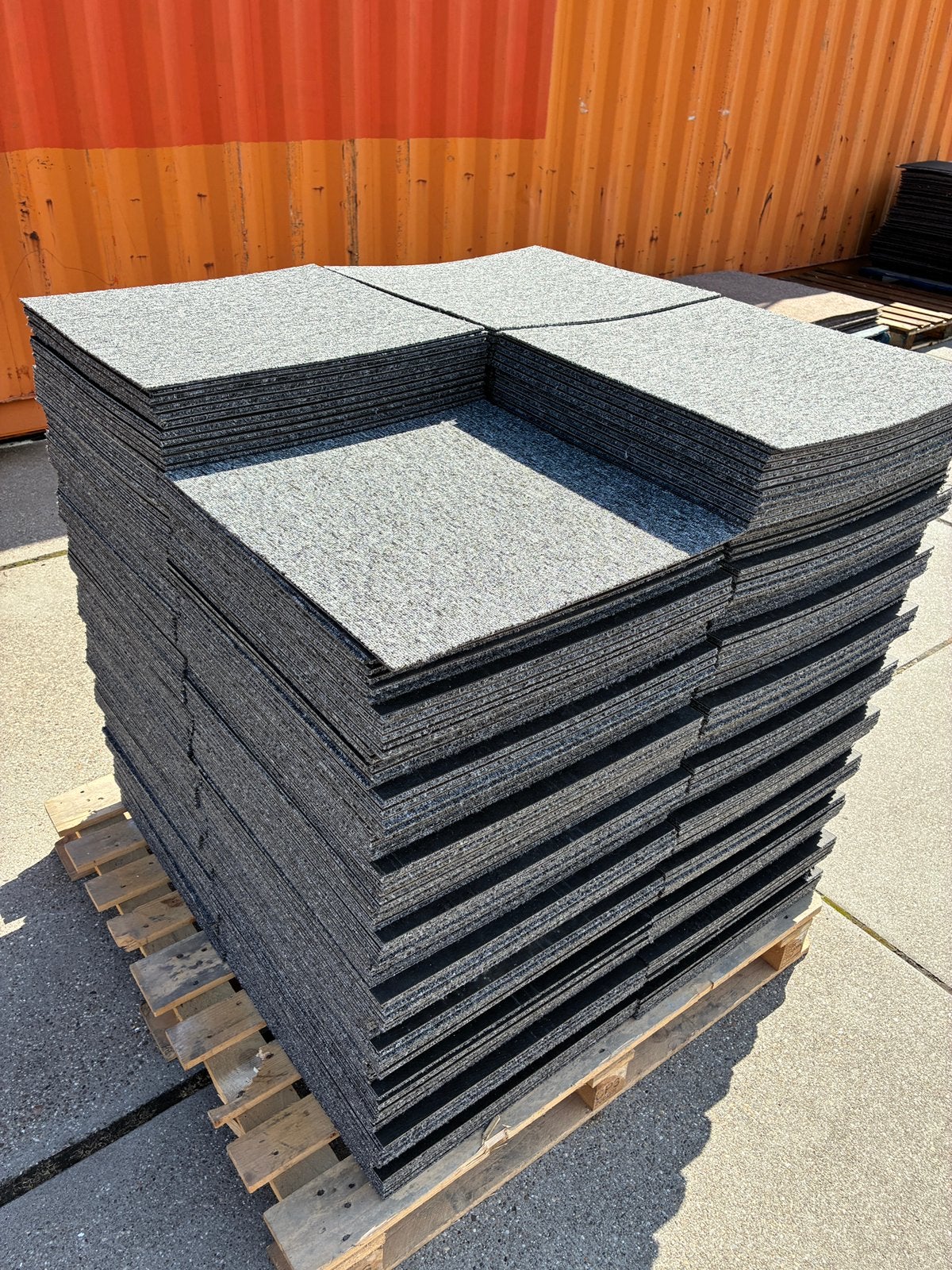 Dalles de moquette - gris - 200m²- très bon état - 2 €/pièce, Autres lieux, Enlèvement