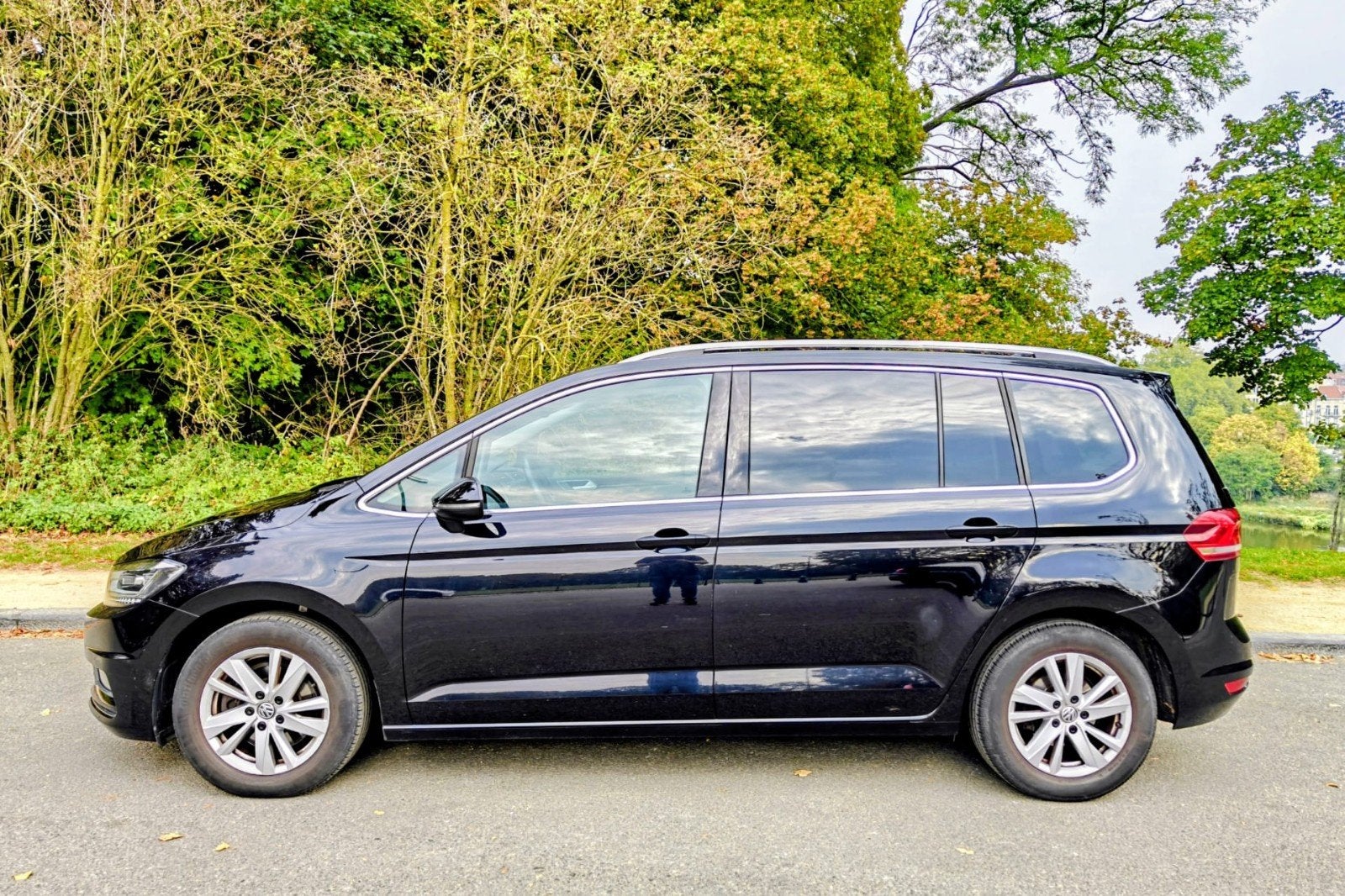 Volkswagen Touran highline 1.5TSI 5Pl Pack Family+ Pano, Autos, Cuir, Achat, USB, Entretenue par le concessionnaire