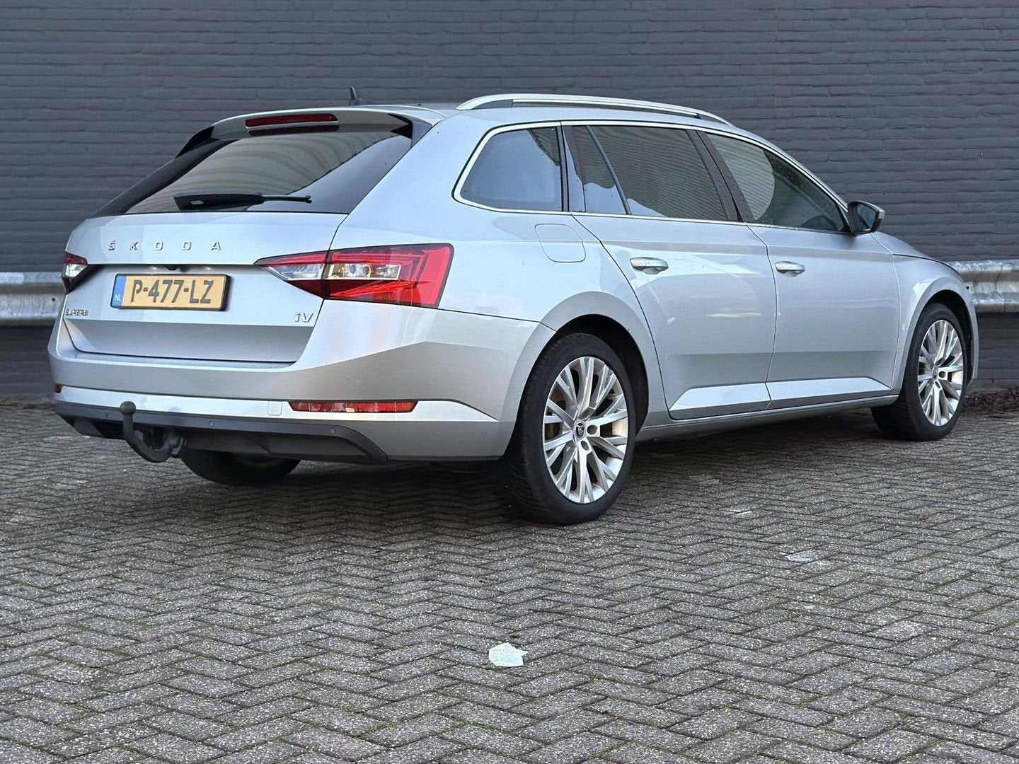 Skoda Superb Combi 1.4 TSI iV Business Edition Plus | € 9.40, Auto's, Automaat, Zwart, 55 km, 27 g/km