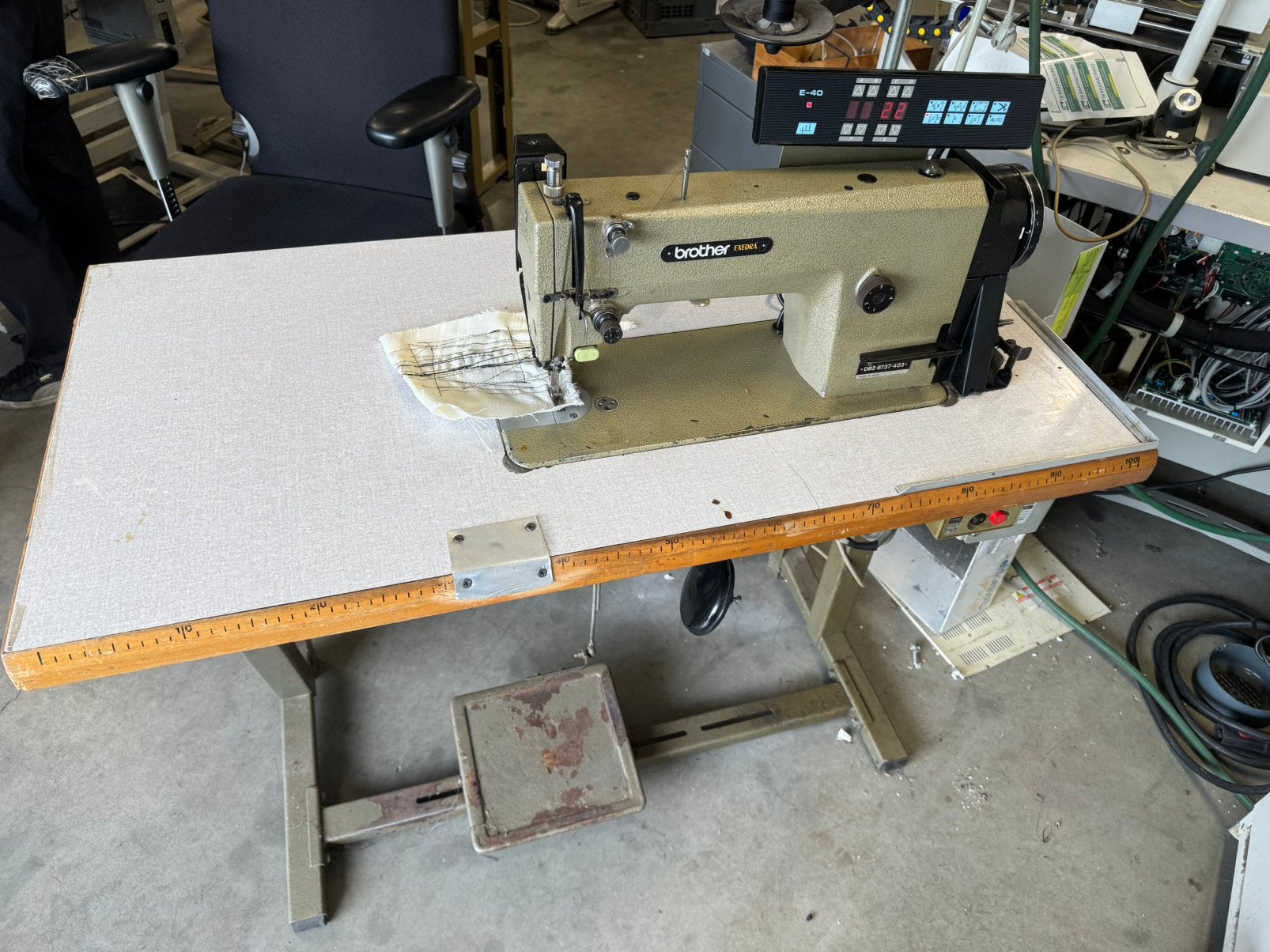 Industriele naaimachine brother exedra automaat 220v, Hobby en Vrije tijd, Naaimachines en Toebehoren, Gebruikt, Ophalen of Verzenden