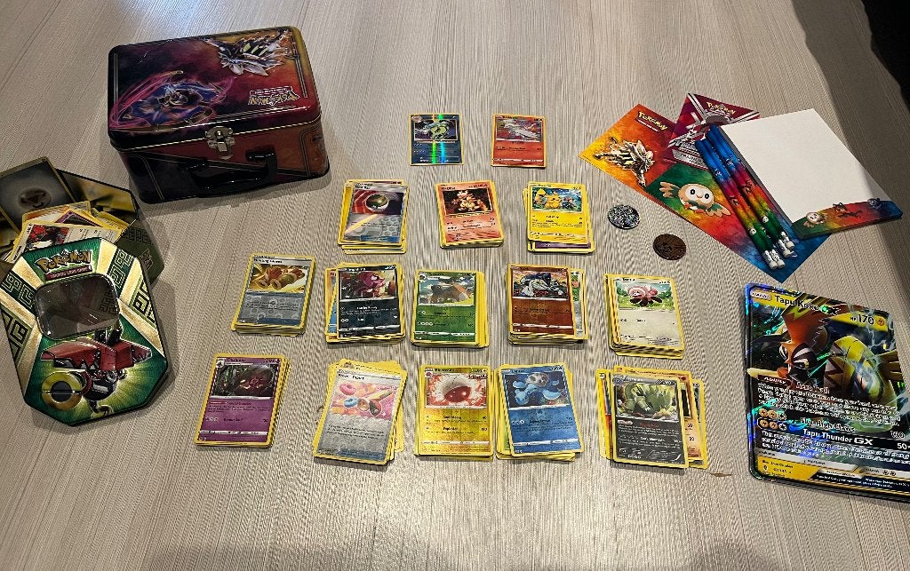 Collection de cartes Pokémon (plus de 250 cartes) et extras, Enlèvement ou Envoi, Comme neuf, Autres types