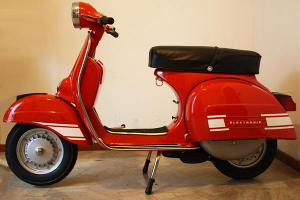 Vespa rally 200 , rood, Fietsen en Brommers, Brommers | Oldtimers, Ophalen, Klasse B (45 km/u), Overige merken