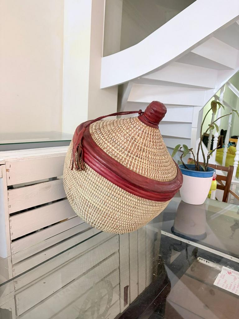 Kleine handgemaakte rieten mand met de hand gewoven/ Senegal, Mand, Rond, Nieuw, Ophalen of Verzenden