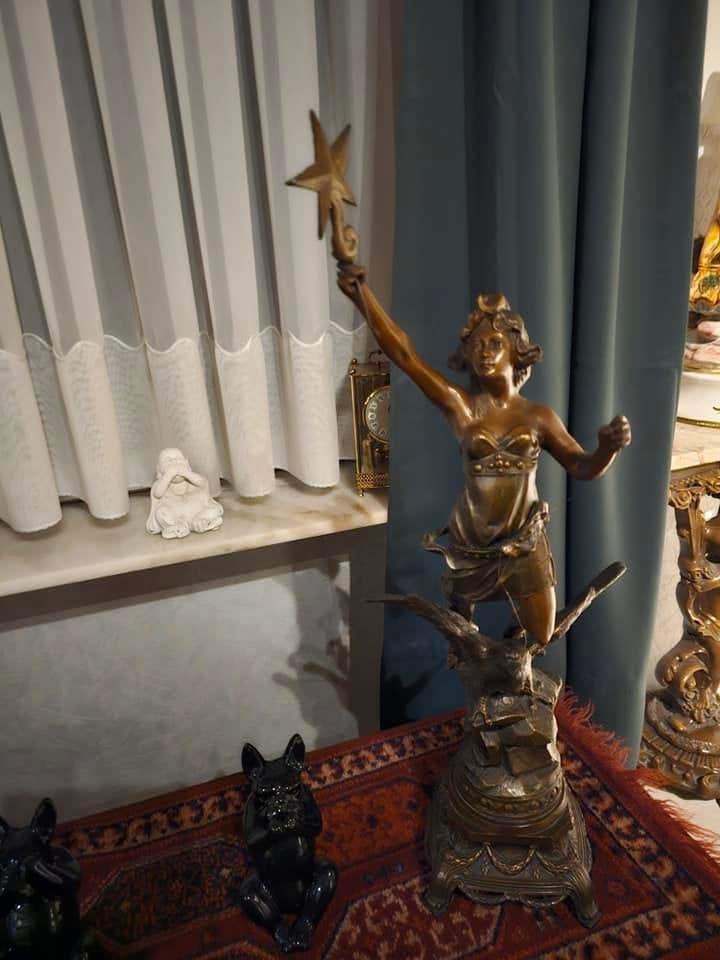 2 prachtige beelden te koop In prima staat  is geen brons, Enlèvement, Bronze