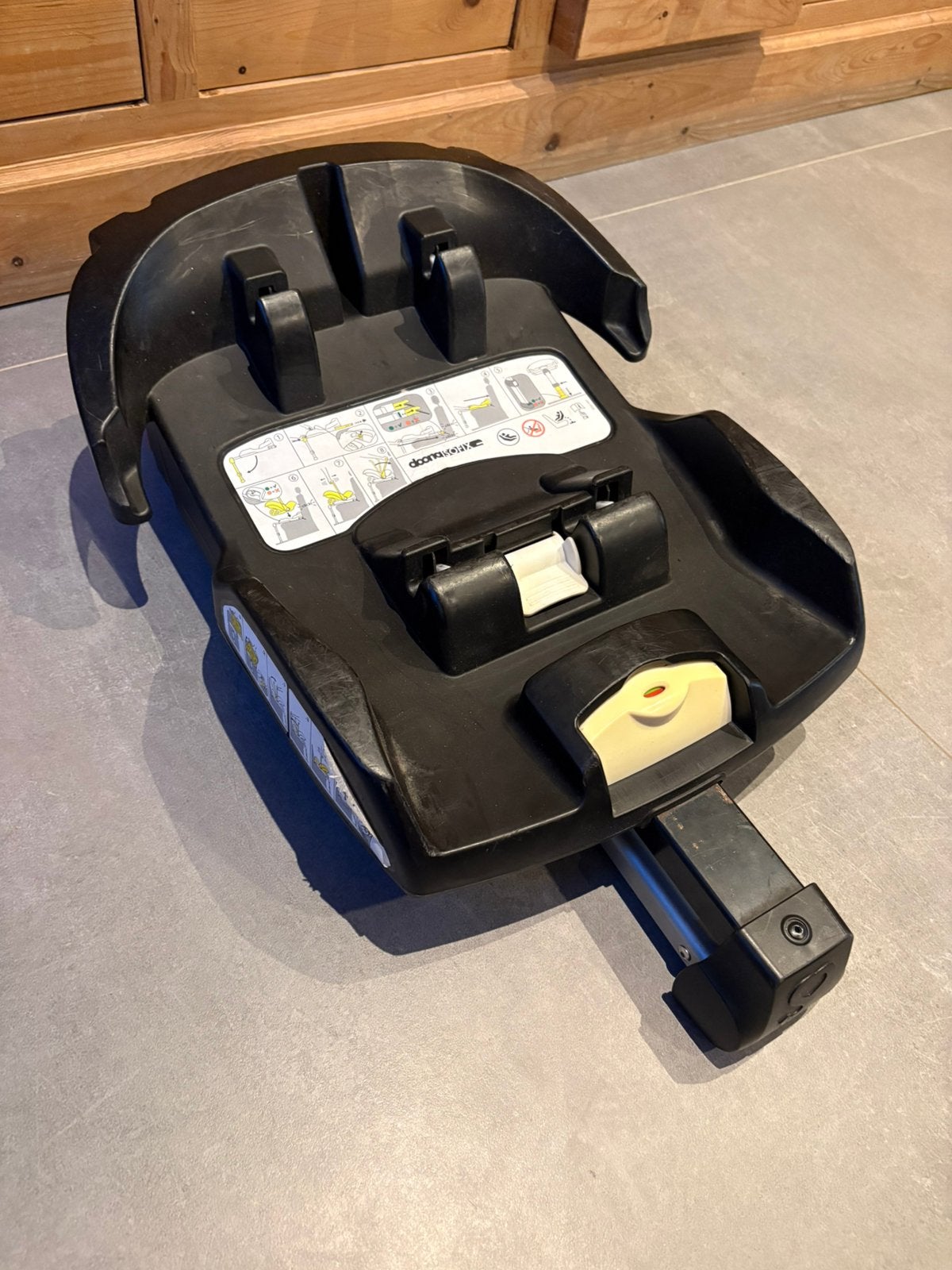 Base isofix Doona+ (modele classique), Enlèvement, Comme neuf, Isofix