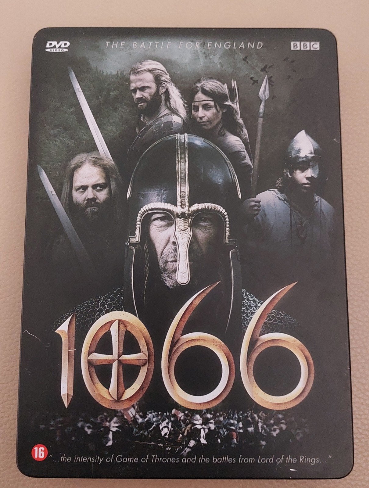 DVD  - 1066  - THE BATTLE FOR ENGLAND - MINISERIE  - METAL C, CD & DVD, Enlèvement ou Envoi, Avant 1940, À partir de 16 ans, Anglais