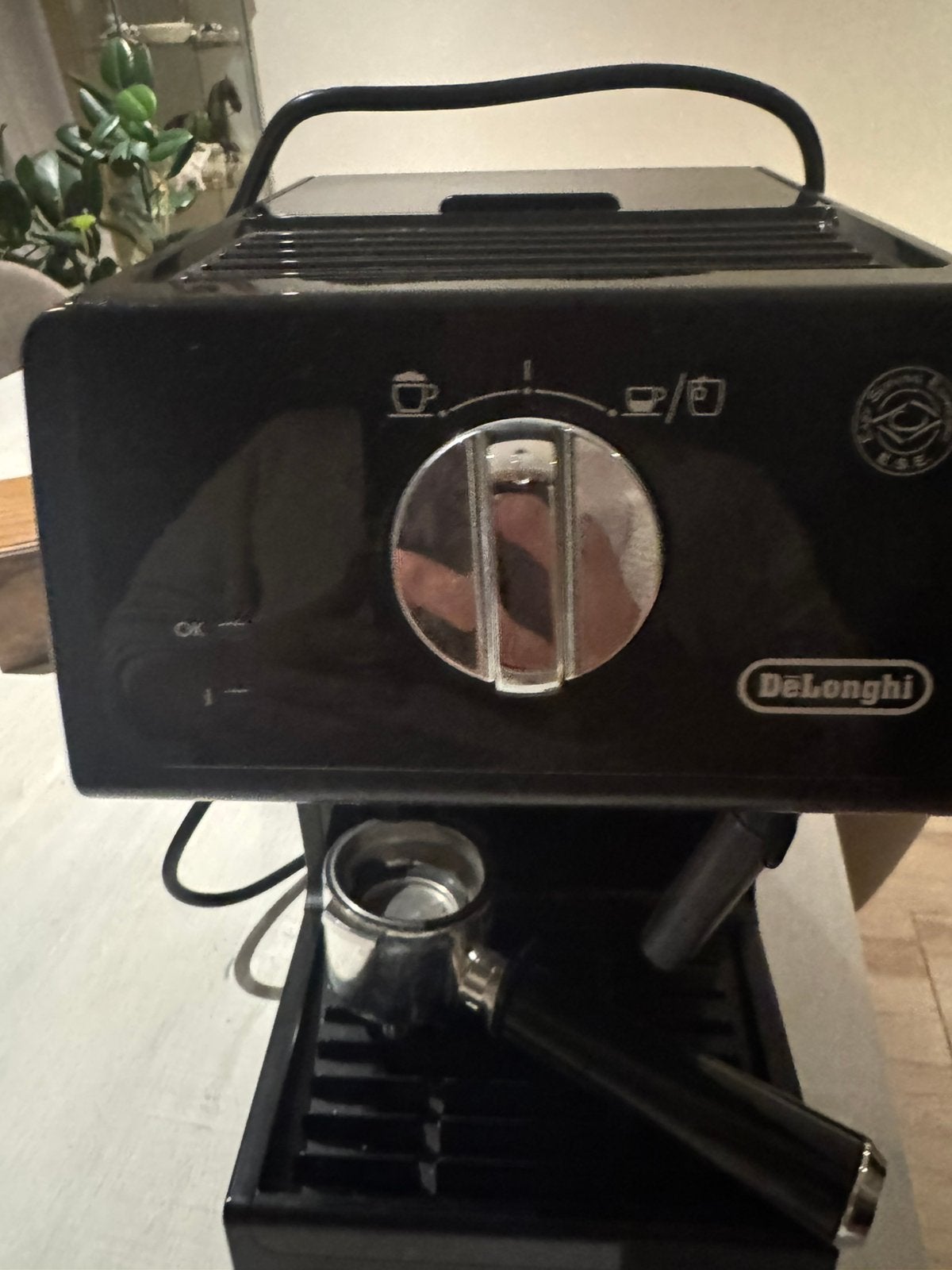 Koffie machine Delonghi, Elektronische apparatuur, Gemalen koffie, 4 tot 10 kopjes, Ophalen, Stoompijpje