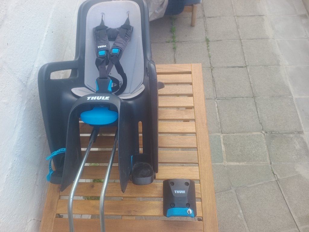 Thule fietsstoel ride along, Fietsen en Brommers, Ophalen, Achterzitje, Gebruikt, Voetsteuntjes