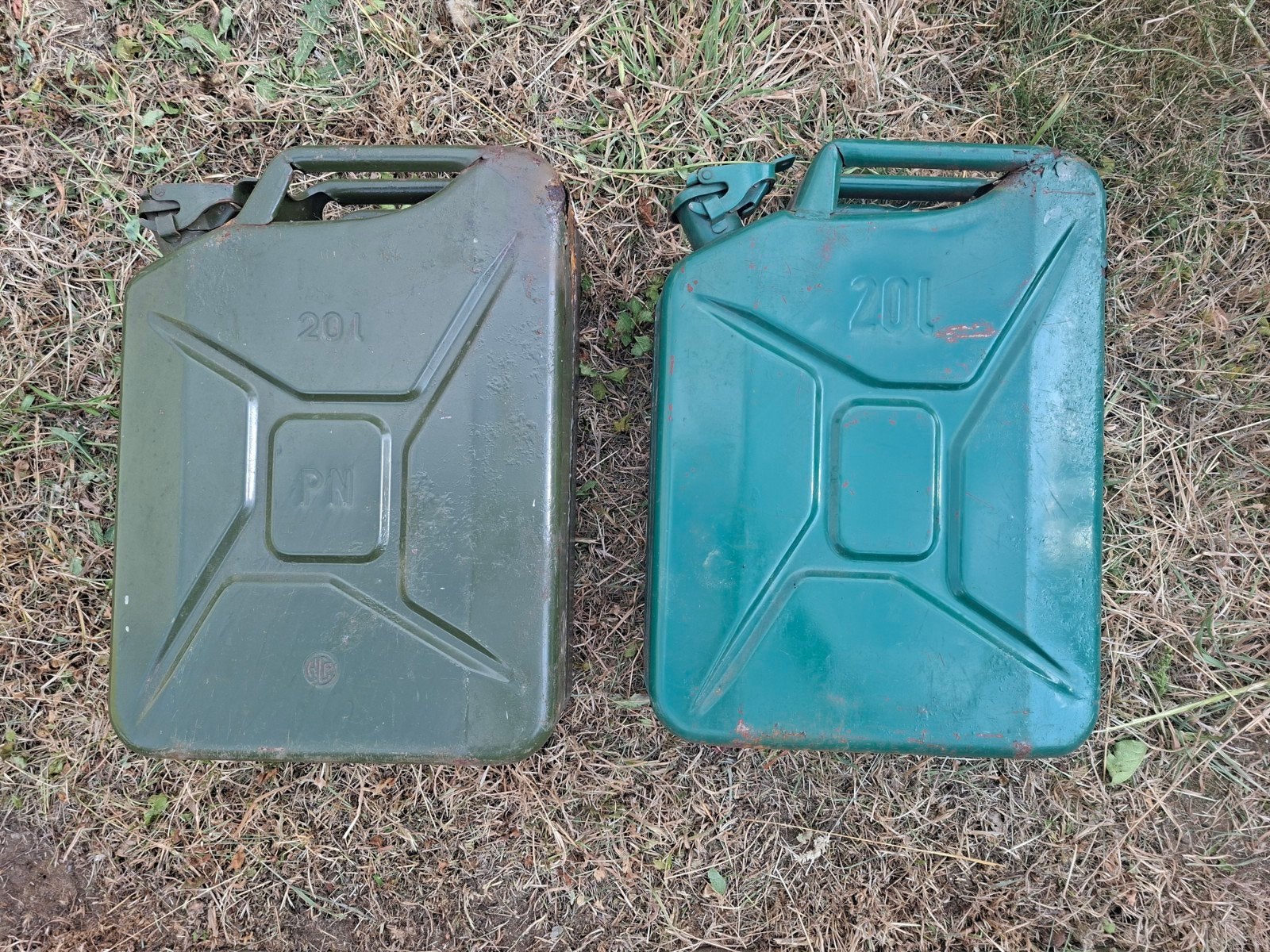 2x Vintage Militaire Jerrycan Metaal 20L – Groen Legergroen, Ophalen of Verzenden