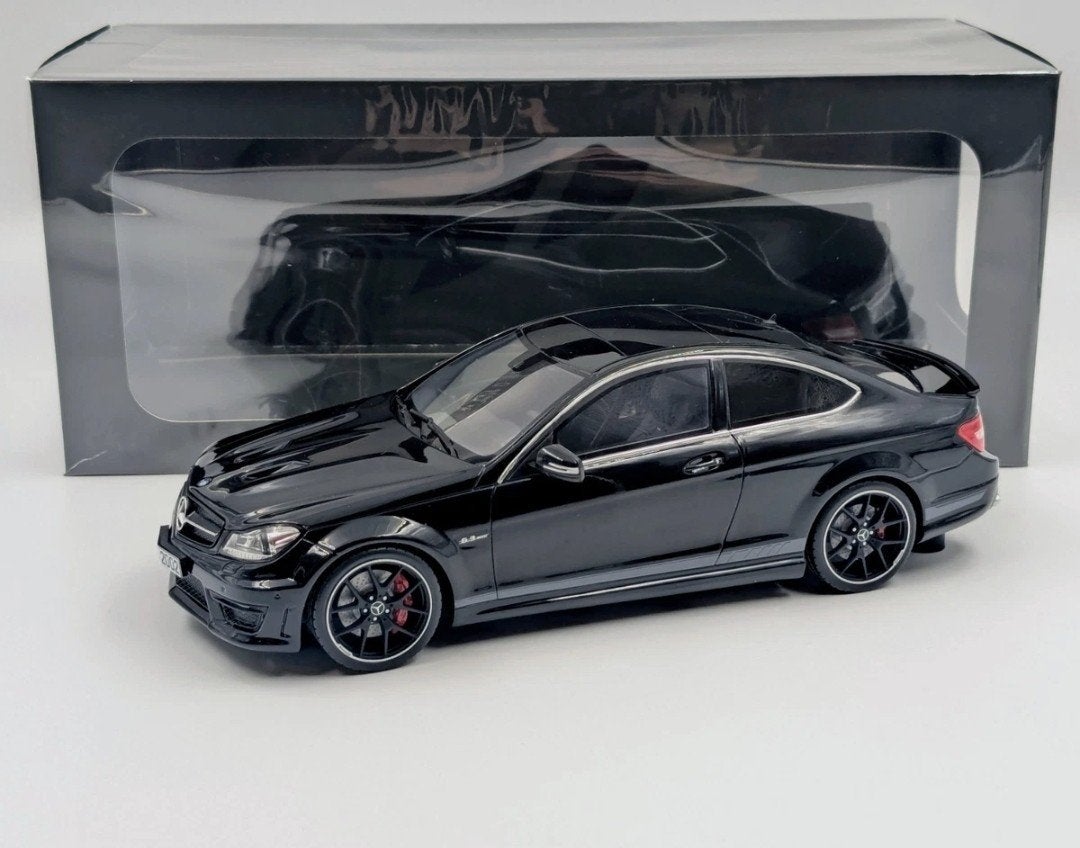 Mercedes Benz C63 W204 Asia Edition GT SPIRIT 1/18 Nieuw, Ophalen of Verzenden, Nieuw, Auto, Overige merken