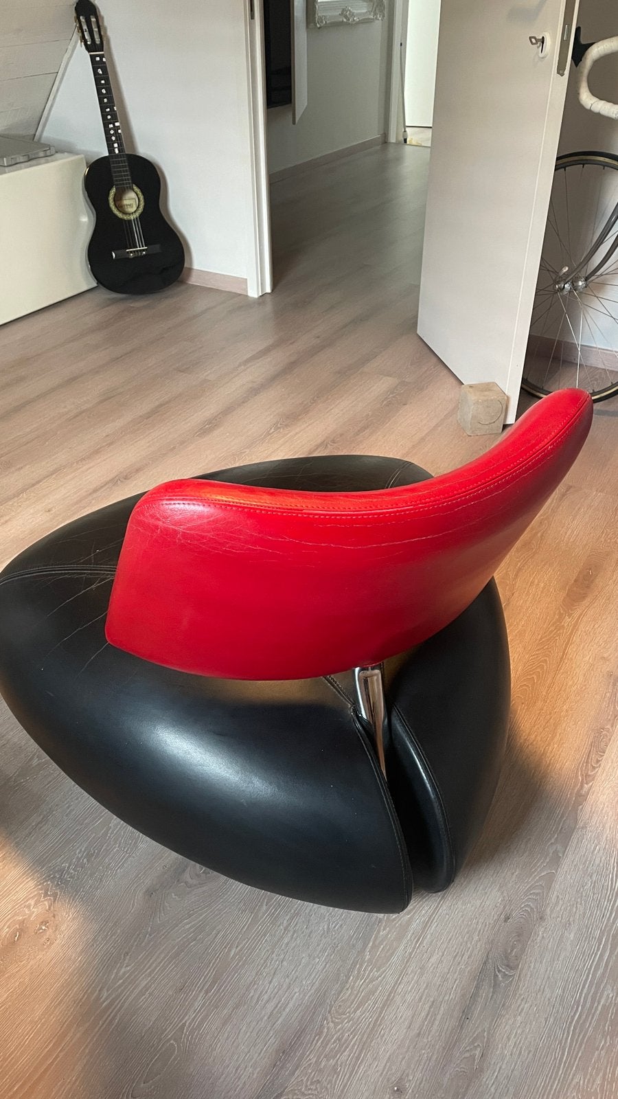 Leolux Pallone rood/zwart Leder, Maison & Meubles, Fauteuils, Enlèvement, Utilisé, Design