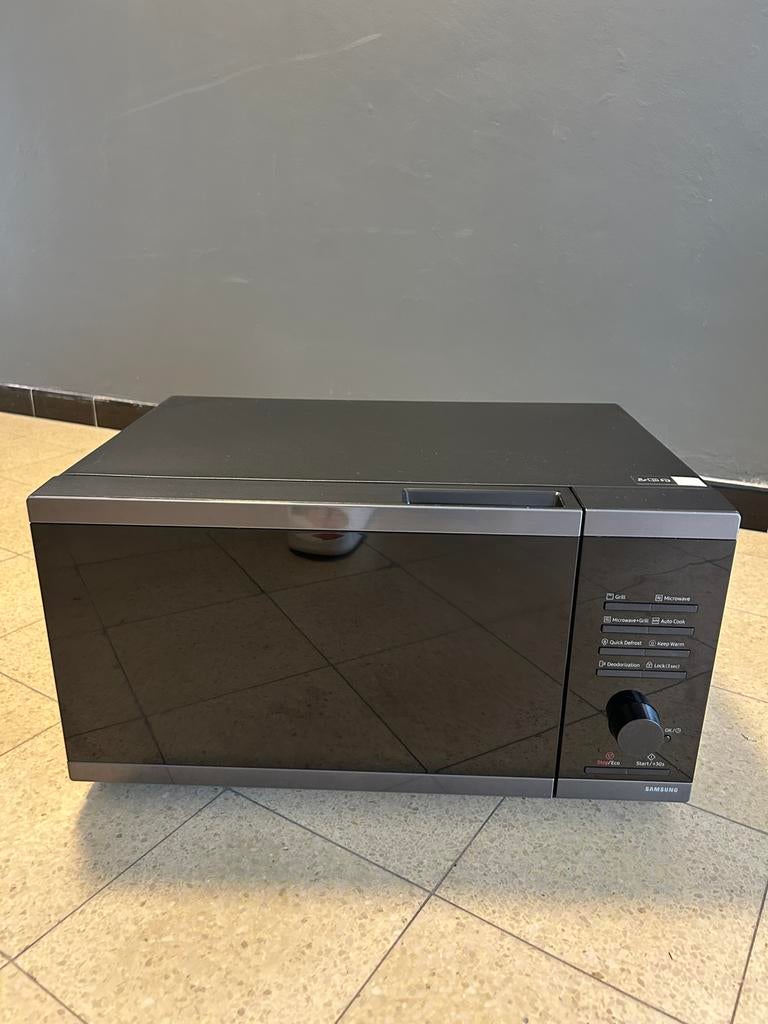 Samsung microgolfoven 23L met grill – zo goed als nieuw, Maison & Meubles, Armoires | Mobilier de télévision, Enlèvement, Comme neuf