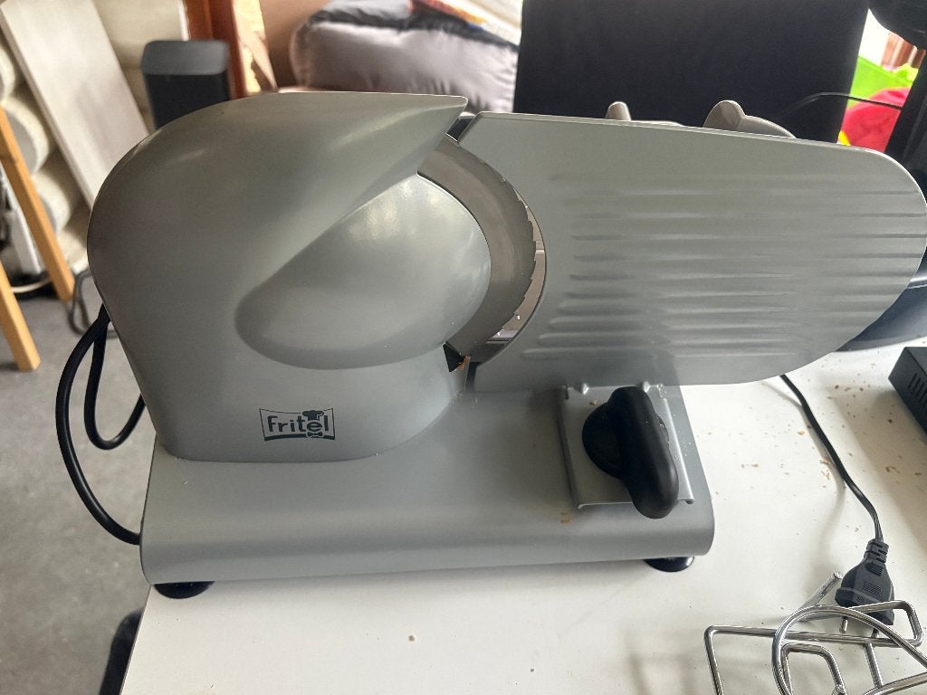 Snijmachine voor charcuterie/brood, Huis en Inrichting, Snijmachine, Ophalen, Zo goed als nieuw, Metaal