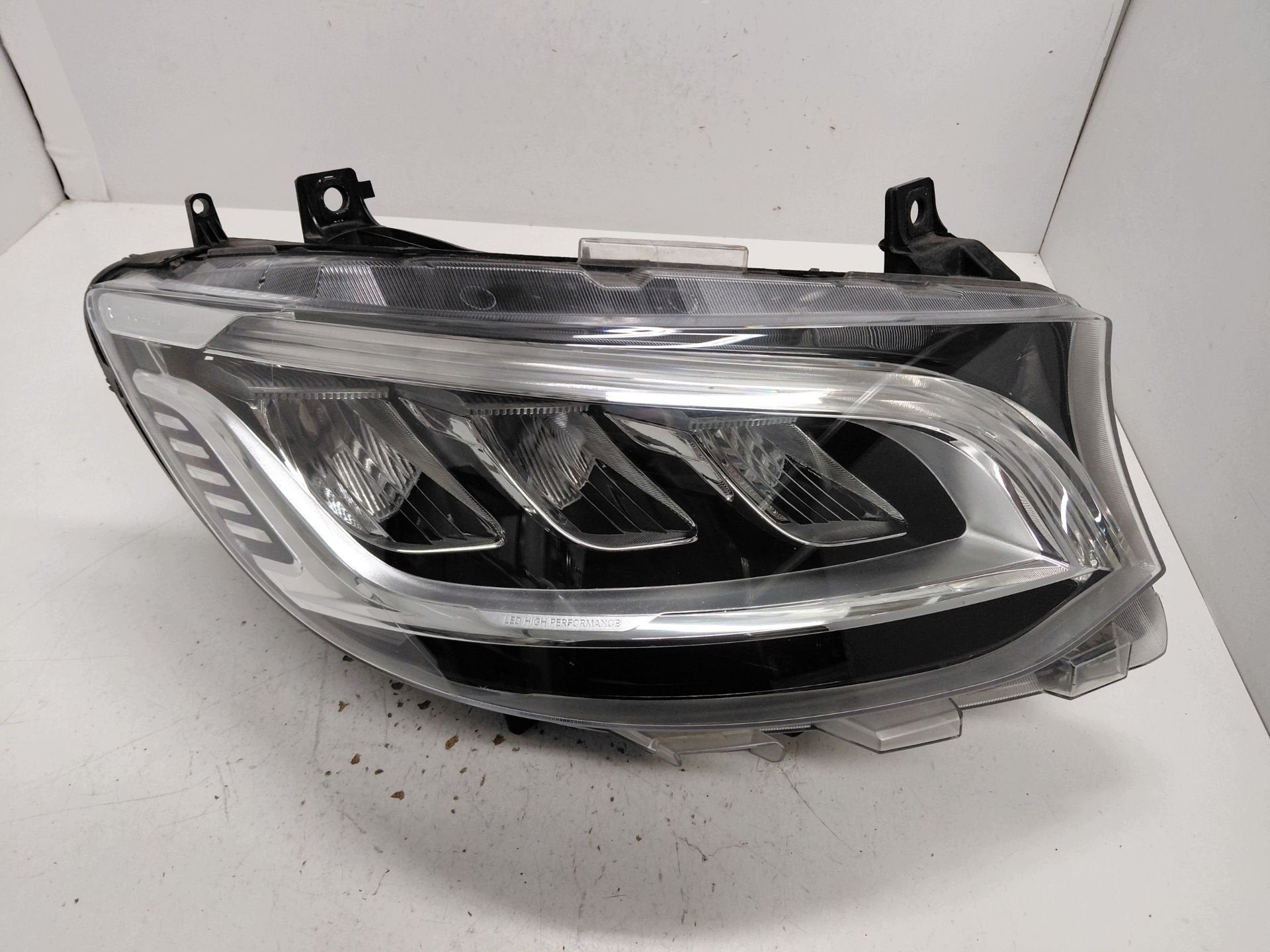 Mercedes Sprinter W907 Koplamp Rechts A9109069100, Gebruikt, Mercedes-Benz AG, Mercedes-Benz, Mercedesstrasse 120
70372  Stuttgart, DE