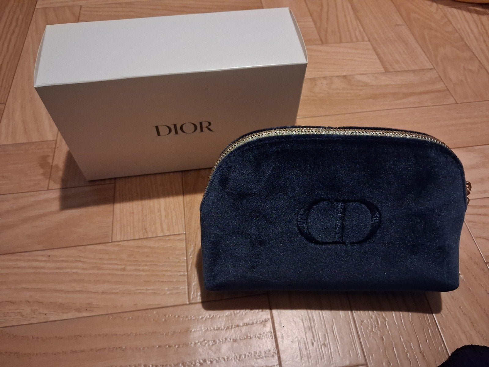Trousse de maquillage/trousse de toilette Dior, Bijoux, Sacs & Beauté, Trousses de toilette, Enlèvement ou Envoi
