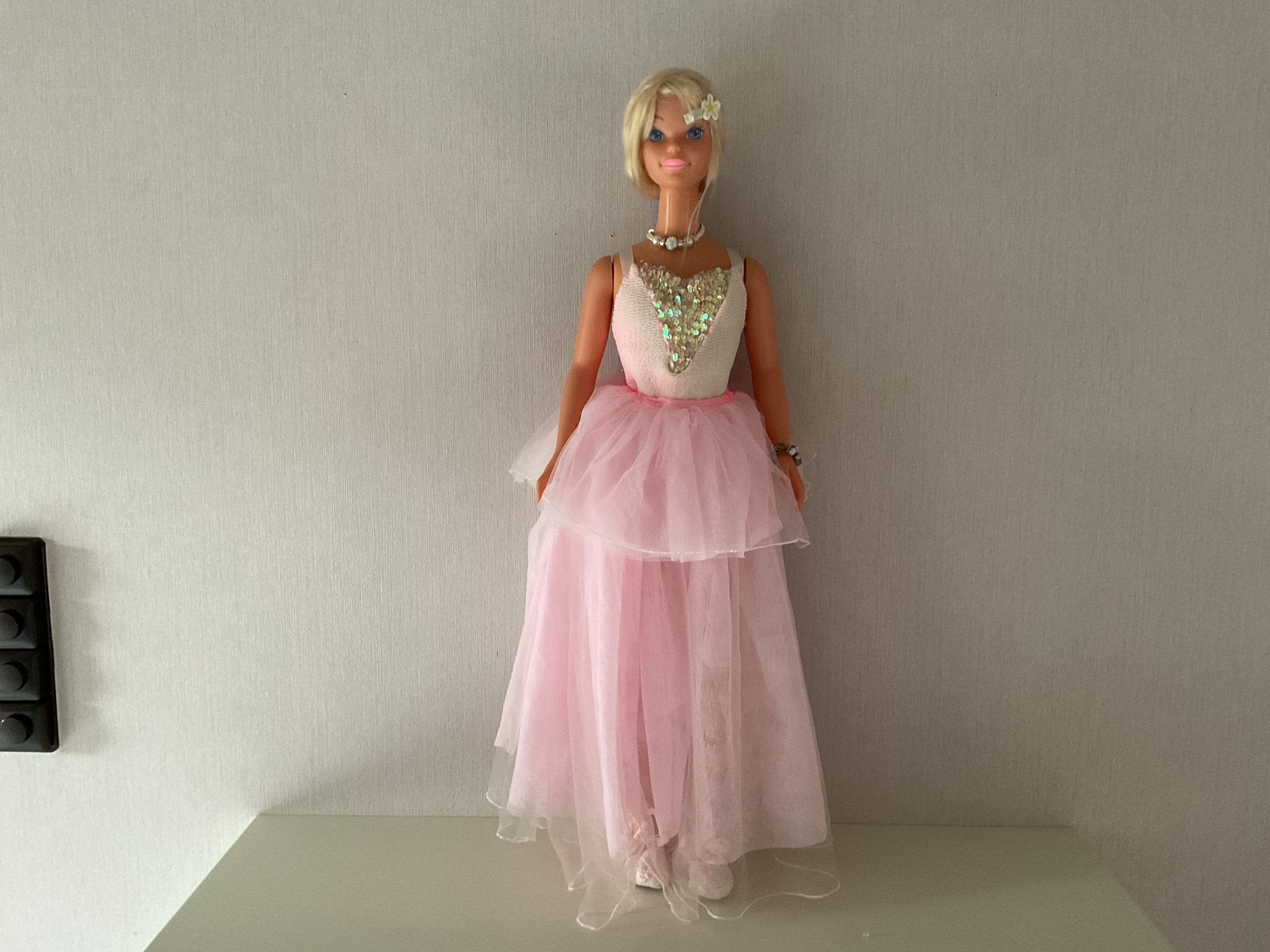 Grote barbiepop, Kleding | Dames, Trouwkleding en Trouwaccessoires, Ophalen, Zo goed als nieuw