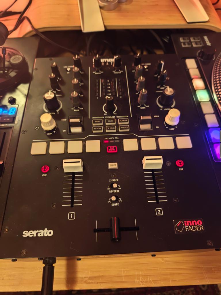 Numark Scratch 
DVS Serato DJ Pro professionnel à 2 canaux, Enlèvement