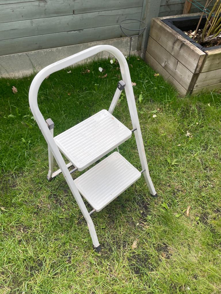 Witte uitschuifbare trapladder, Doe-het-zelf en Bouw, Ophalen, Trap, Zo goed als nieuw, Opvouwbaar of Inschuifbaar