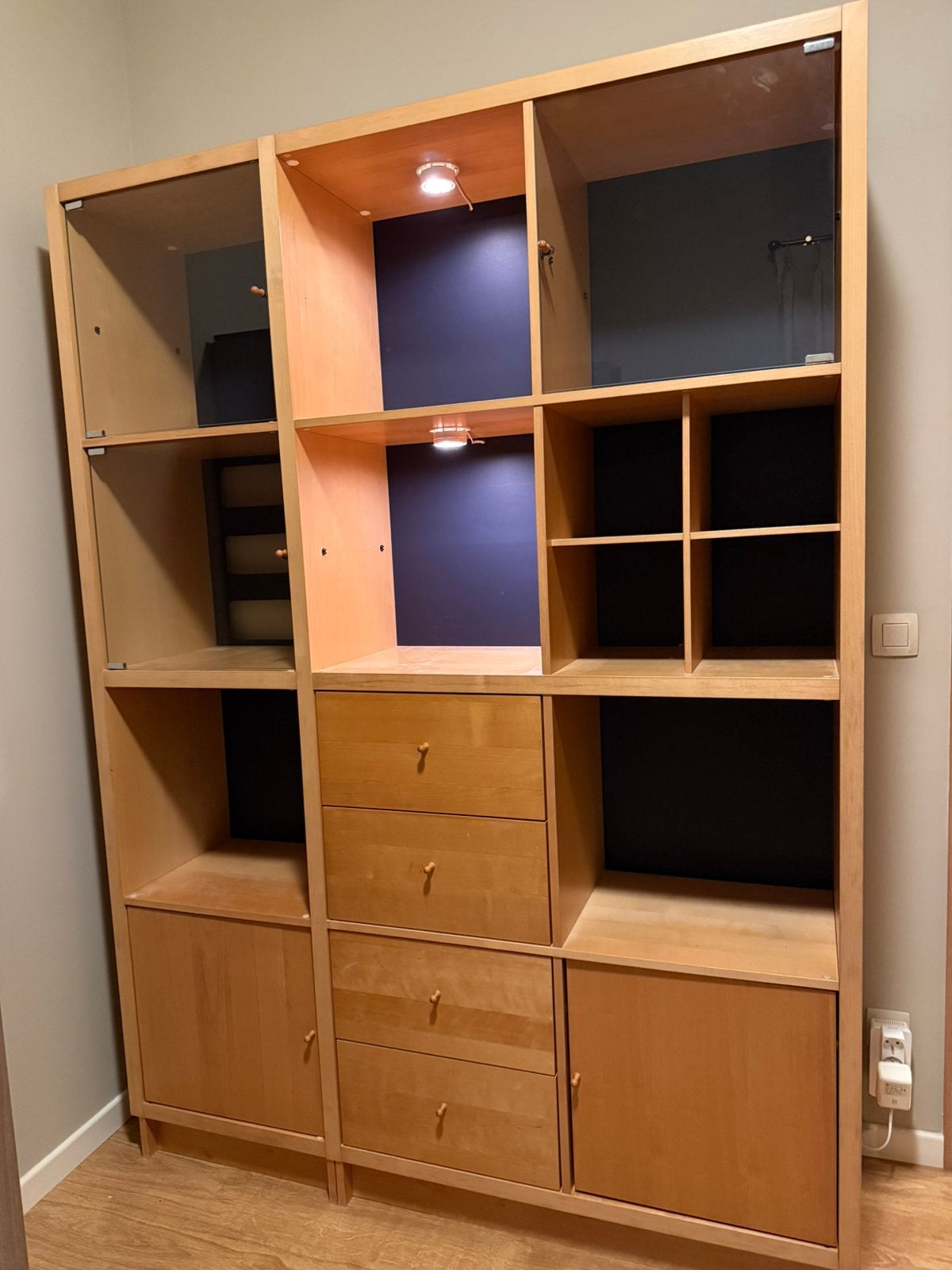 Ikea kast met licht, Ophalen, 200 cm of meer, Zo goed als nieuw, Minder dan 150 cm