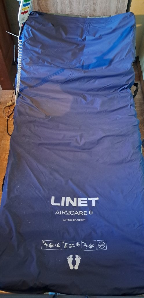 Linet Air2Care 6 antidecubitusmatras met pomp, Diversen, Ophalen, Zo goed als nieuw