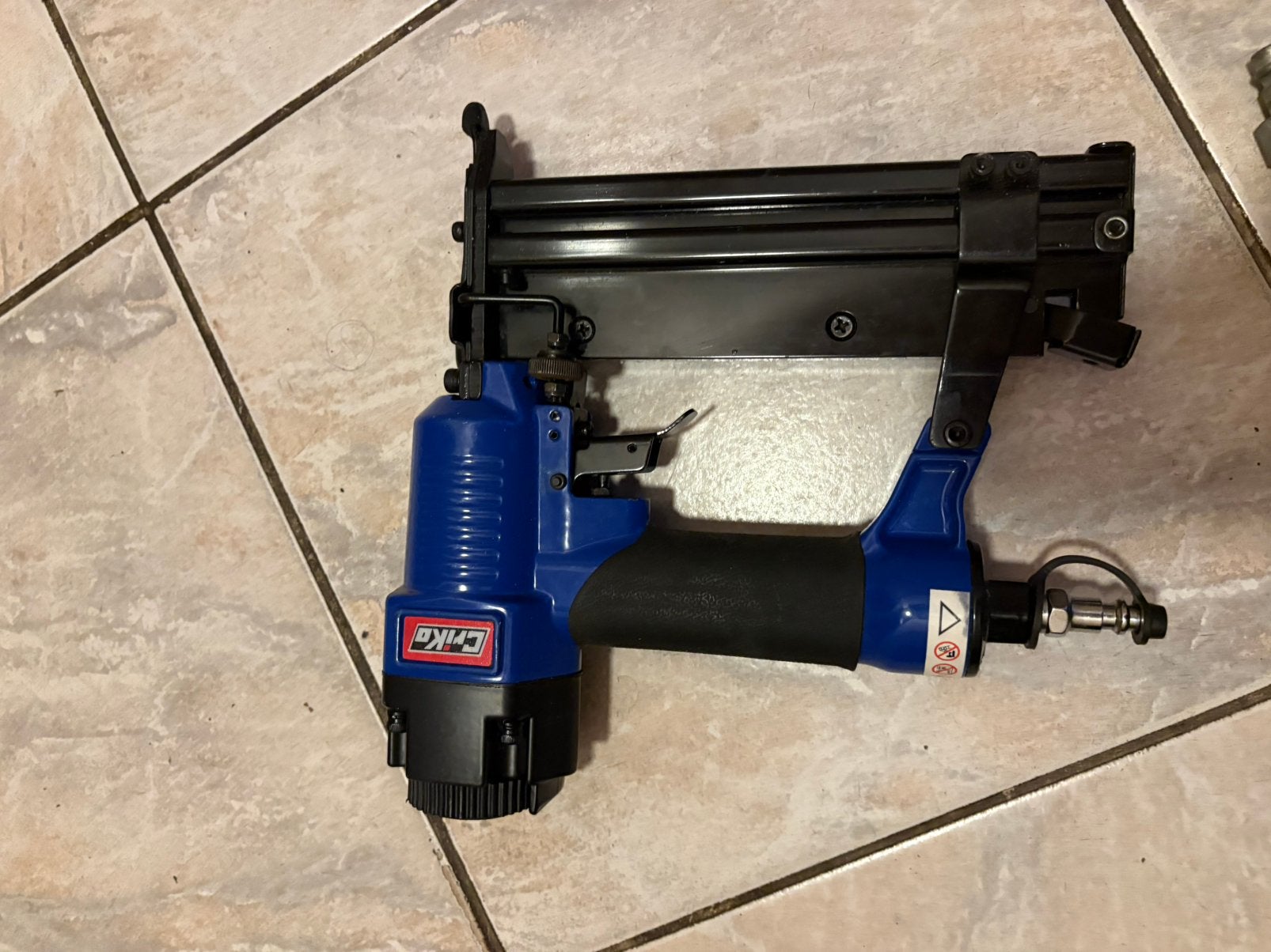 Criko pneumatische tacker nietmachine met koffer+ luchtslang, Ophalen, Nieuw