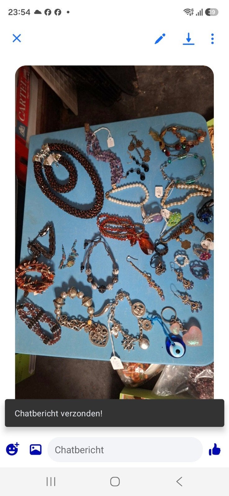 Bijoux vintage faits main, Enlèvement