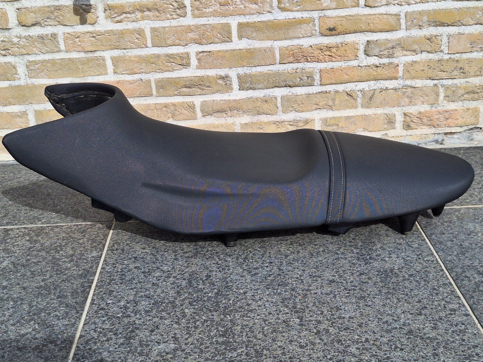 Zadel R1200R, Motoren, Ophalen