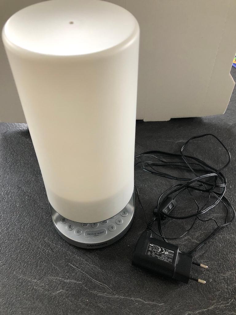 LED bureaulamp met radiowekker en USB laadstation, Ophalen, Gebruikt, Modern
