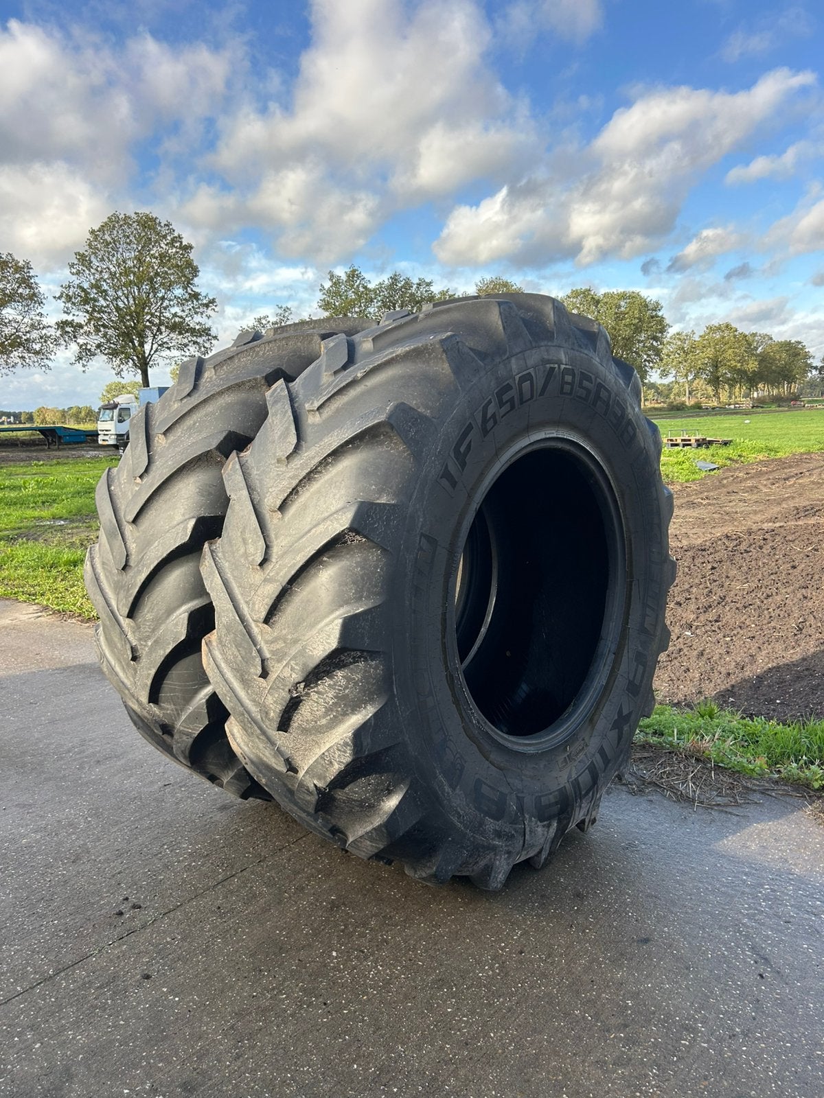 Michelin 650/85-38, Zakelijke goederen, Ophalen