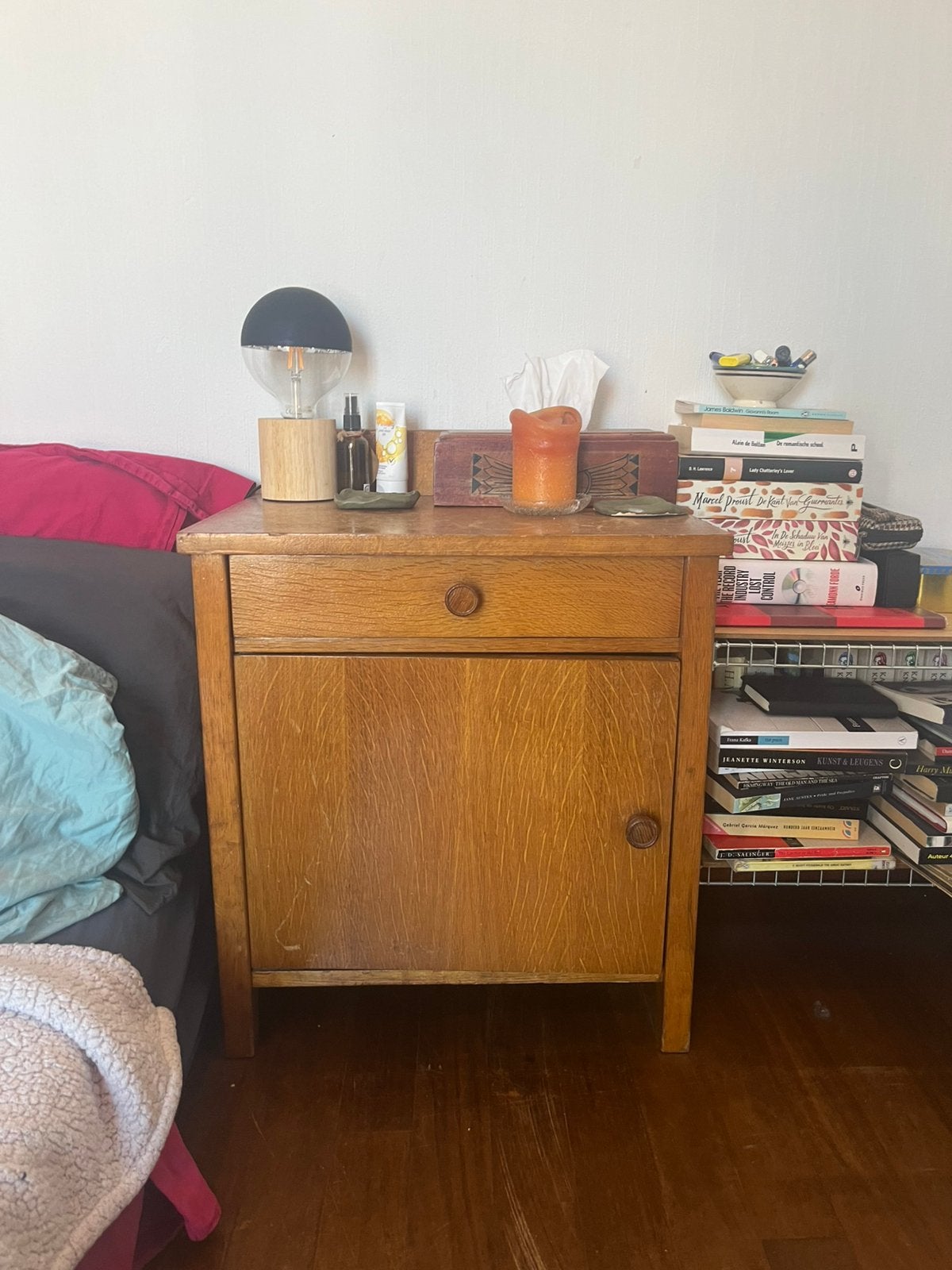 Table de chevet vintage, Enlèvement, Utilisé, Bois, 45 à 65 cm