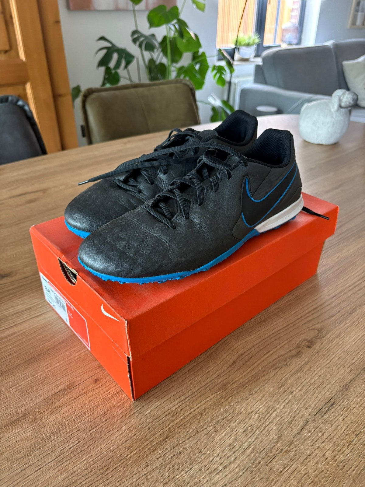 Nike Tiempo voetbalschoenen kunstgras, Sport en Fitness, Voetbal, Ophalen of Verzenden, Zo goed als nieuw, Schoenen
